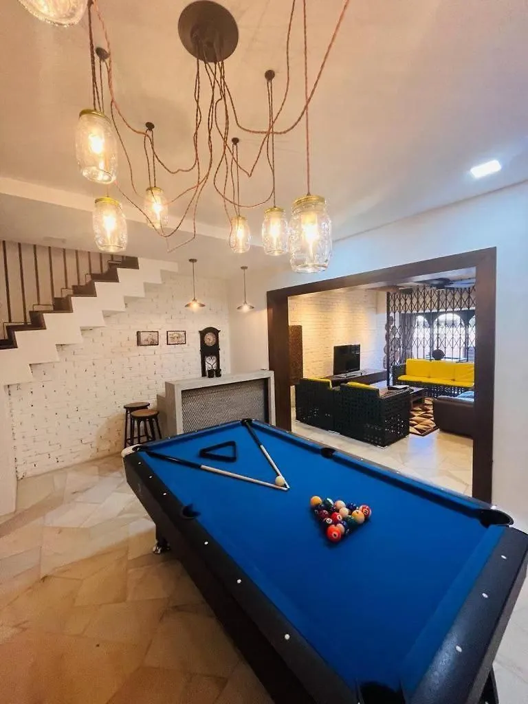 Ferienhaus Luxe Oriental Villa By Stayco- 4K Hd Cinema & Ktv, Ps5 & Bbq Georgetown Ma­lay­sia