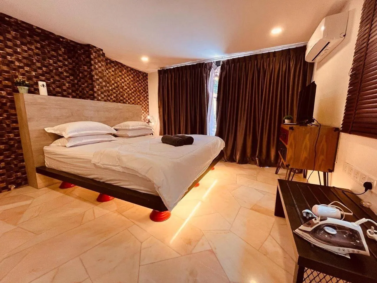 Ferienhaus Luxe Oriental Villa By Stayco- 4K Hd Cinema & Ktv, Ps5 & Bbq Georgetown